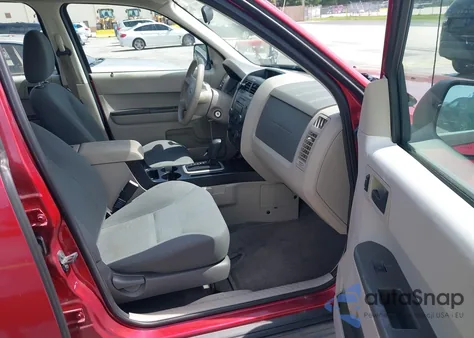 2008 Ford Escape Xls/Xls Manual z USA, uszkodzony, nr VIN 1FMCU02Z28KB15112